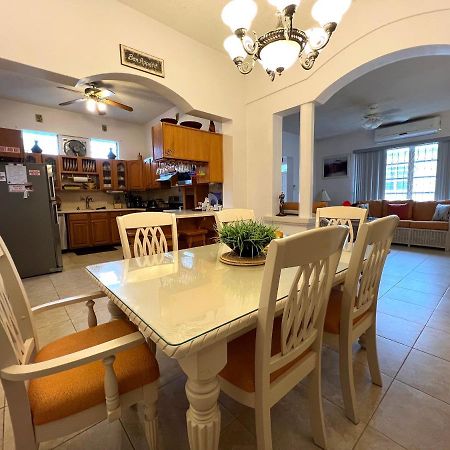 Welcome To The Unpretentious And Breezy Graceville, Steps Away From The Beach Saint James Luaran gambar