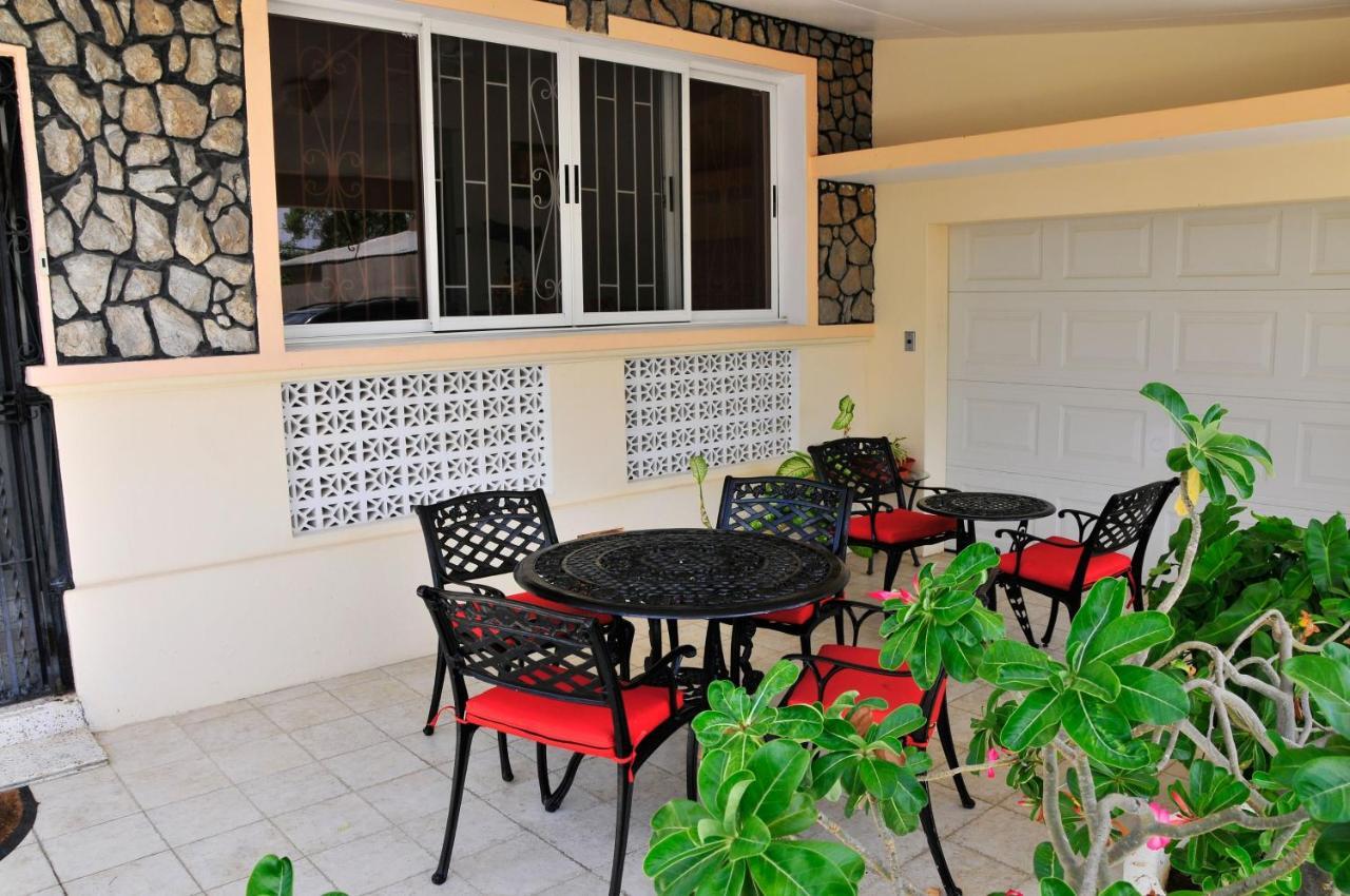 Welcome To The Unpretentious And Breezy Graceville, Steps Away From The Beach Saint James Luaran gambar