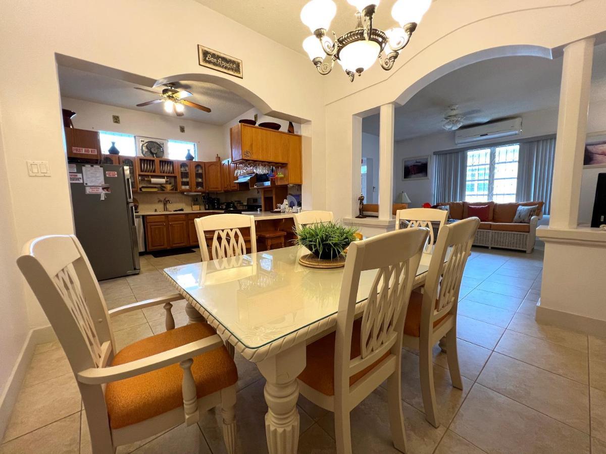 Welcome To The Unpretentious And Breezy Graceville, Steps Away From The Beach Saint James Luaran gambar
