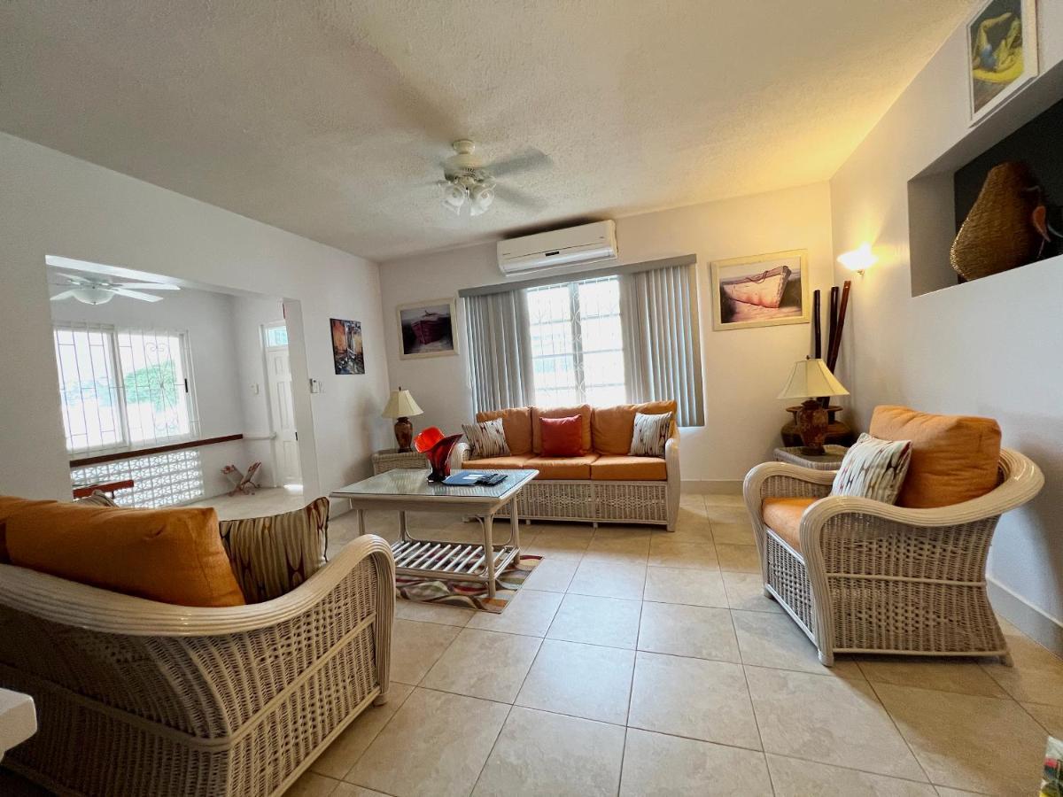 Welcome To The Unpretentious And Breezy Graceville, Steps Away From The Beach Saint James Luaran gambar
