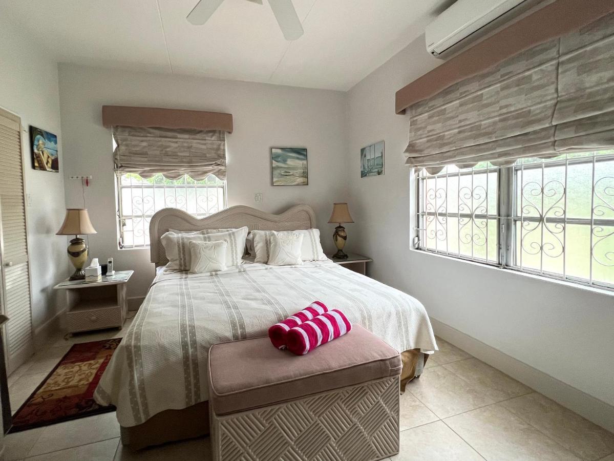 Welcome To The Unpretentious And Breezy Graceville, Steps Away From The Beach Saint James Luaran gambar