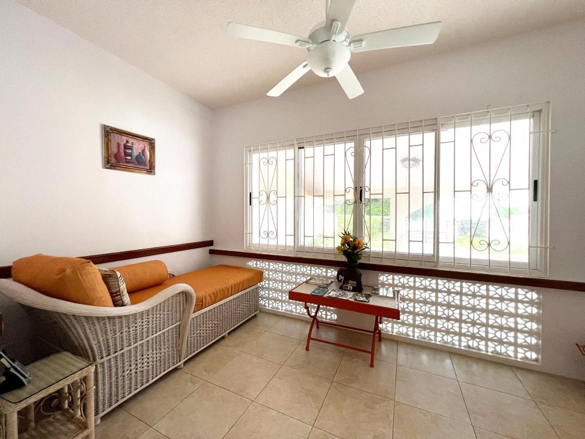 Welcome To The Unpretentious And Breezy Graceville, Steps Away From The Beach Saint James Luaran gambar